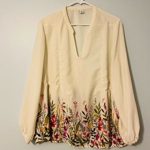 Old Navy women’s cream and floral blouse